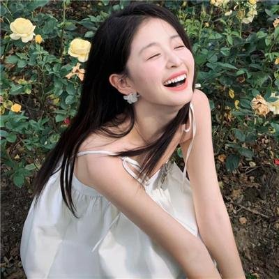 三个摩登女性